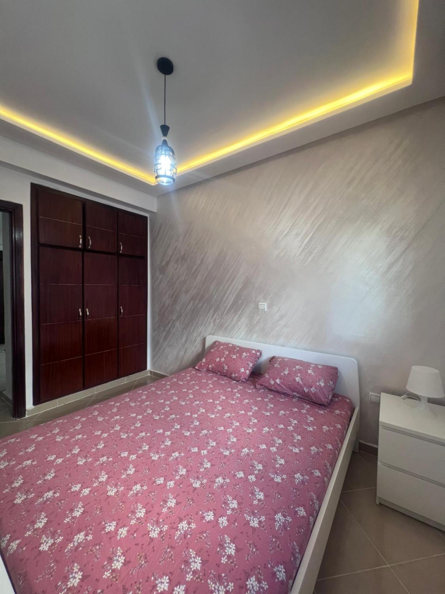 Luxury Center Town Apartment Кенитра Экстерьер фото